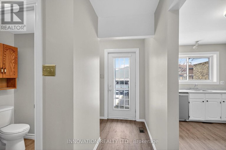 29490132/5-2336-orient-park-drive-e/blackburn-hamlet-south/ottawa/ontario/K1B4N5_3