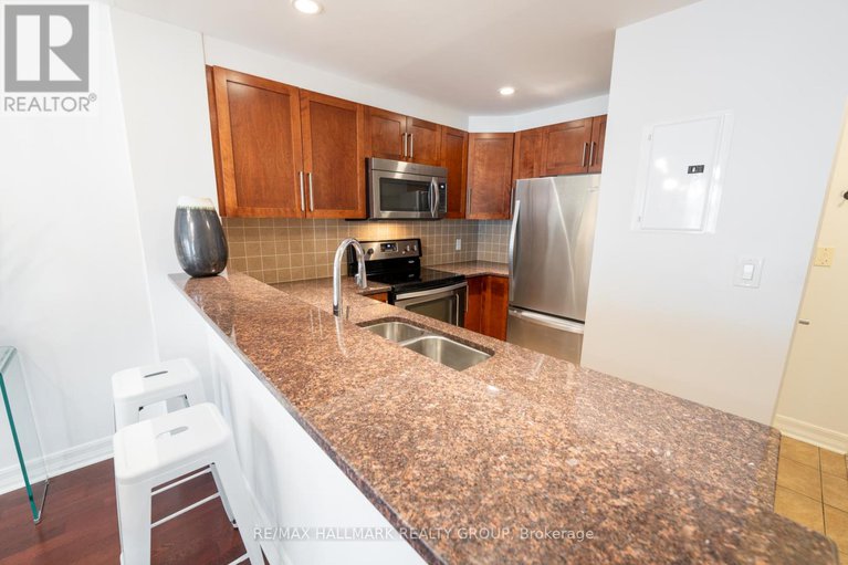 28579926/1007-200-besserer-street/sandy-hill/ottawa/ontario/K1N0A7_5
