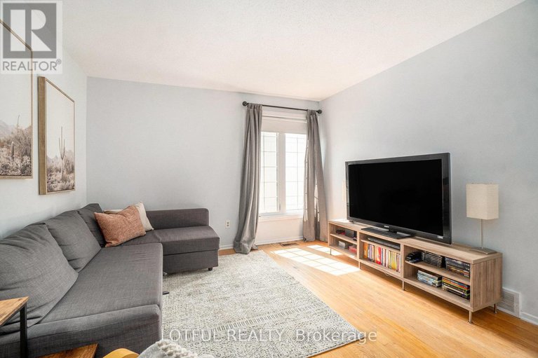28708606/427-kintyre-private/carleton-square/ottawa/ontario/K2C3M9_11