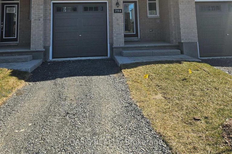 27953774/794-antonio-farley-street/camelot/ottawa/ontario/K4A5N3_1