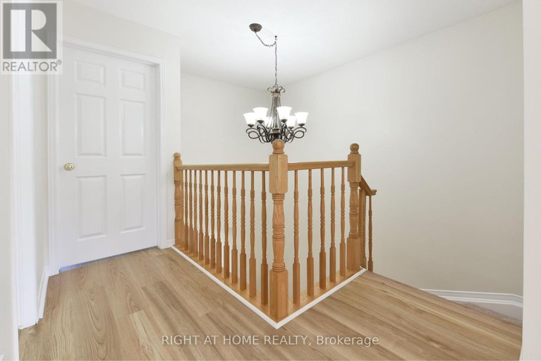 28391369/205-gray-crescent/beaverbrook/ottawa/ontario/K2K3L8_18