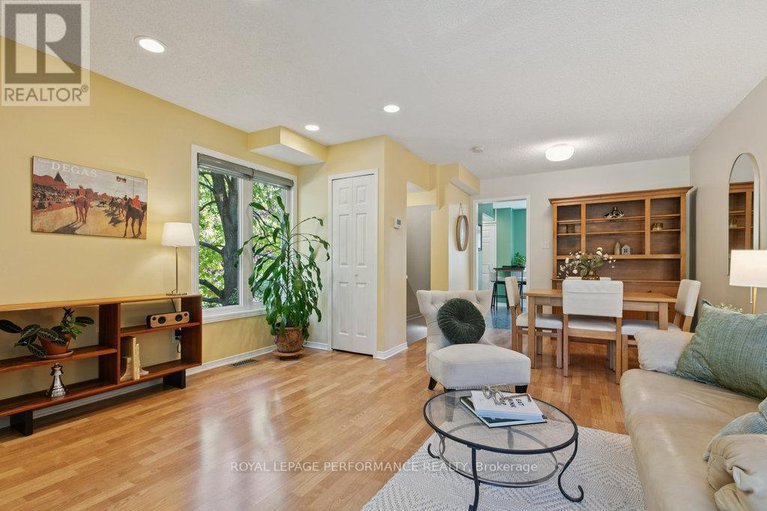 29032584/560-thomson-street/viscount-alexander-park/ottawa/ontario/K1K2J8_13