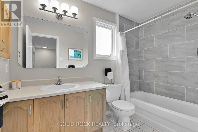28372403/1824-mccallum-drive/fallingbrookgardenway-south/ottawa/ontario/K4A3T7_23