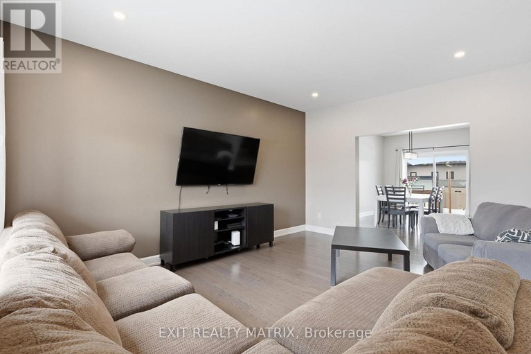 29394255/149-lyon-street/embrun/russell/ontario/K0A1W0_5