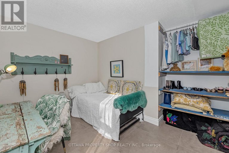 29325110/33-rutherford-crescent/beaverbrook/ottawa/ontario/K2K1N1_18