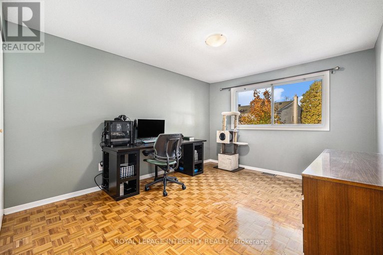 29047086/47-jansen-road/sheahan-estatestrend-village/ottawa/ontario/K2H5W6_23