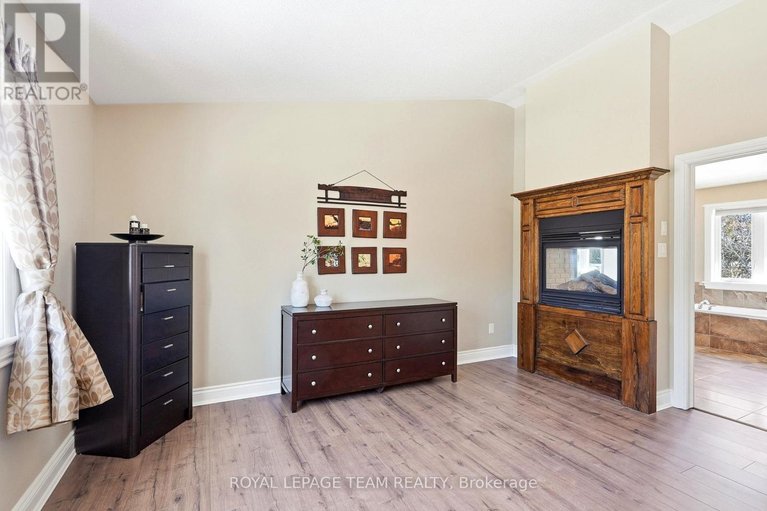 29451261/1196-old-carp-road/morgans-grantsouth-march/ottawa/ontario/K2W0H0_24