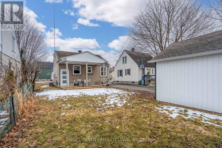 28177726/141-crerar-avenue/carlington/ottawa/ontario/K1Z7P4_29