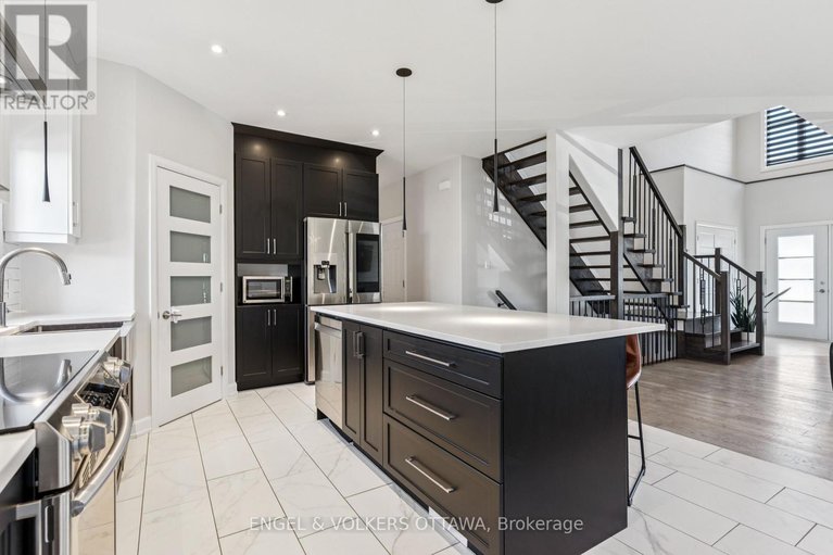 28649203/529-lucent-street/village-of-russell/russell/ontario/K4R0G3_15