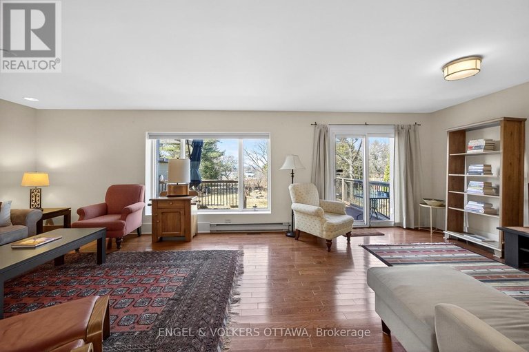 29617139/424-lochaber-avenue/westboro-west/ottawa/ontario/K2A0A6_9