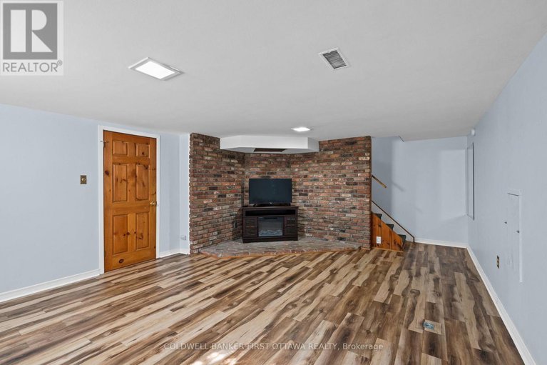 28793444/1788-ernest-avenue/mckellar-heights/ottawa/ontario/K2A1M1_31