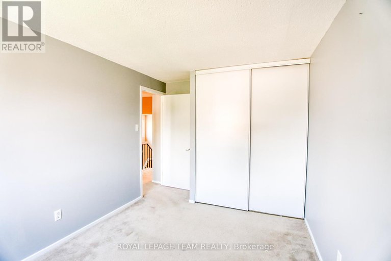 28595123/1094-grenoble-crescent/orleans-wood/ottawa/ontario/K1C2C6_20
