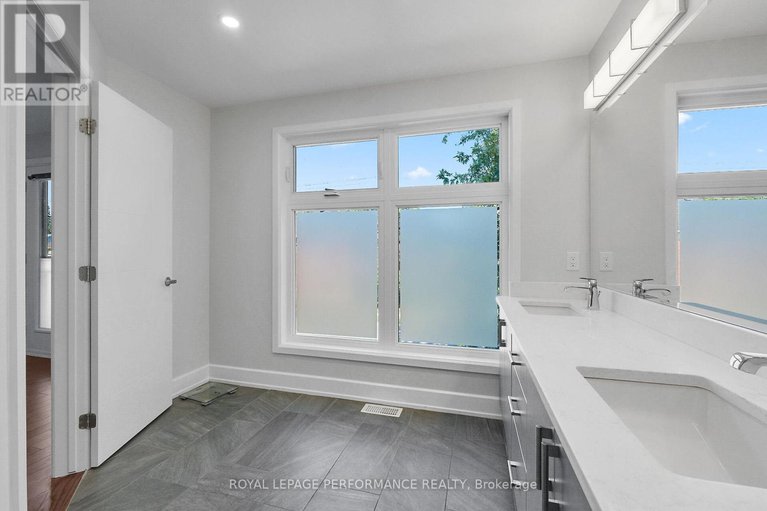 28824186/38-sunnymede-avenue/ottawa-westtunneys-pasture/ottawa/ontario/K1Y2L3_16