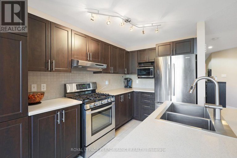 28987499/243-silvermoon-crescent/avalon-east/ottawa/ontario/K4A0P8_17