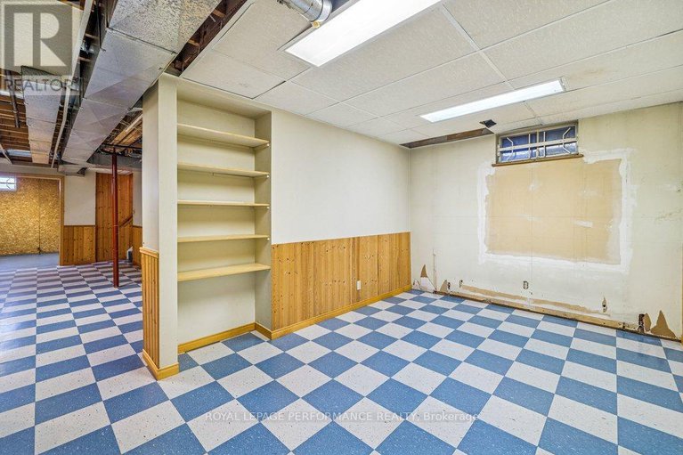 29377761/348-amiens-street/bilberry-creekqueenswood-heights/ottawa/ontario/K1E1N9_38