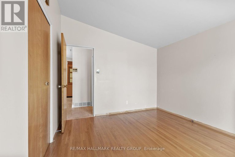 28611186/2234-bingham-street/elmvale-acresurbandale/ottawa/ontario/K1G2V7_27