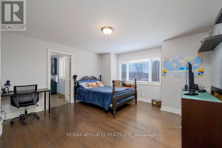 28142173/2284-summerside-drive/manotick-east-to-manotick-station/ottawa/ontario/K4M1B4_34