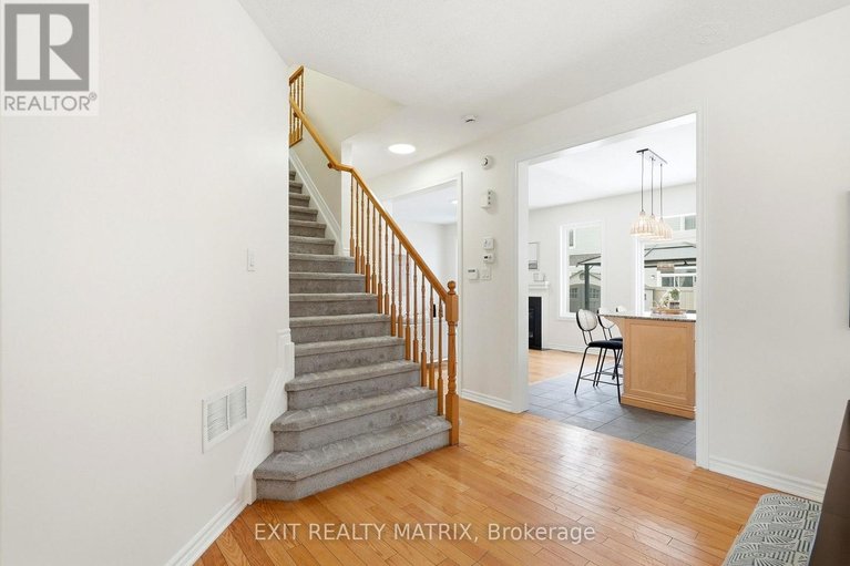 29675107/194-flowing-creek-circle/emerald-meadowstrailwest/ottawa/ontario/K2M2R7_9