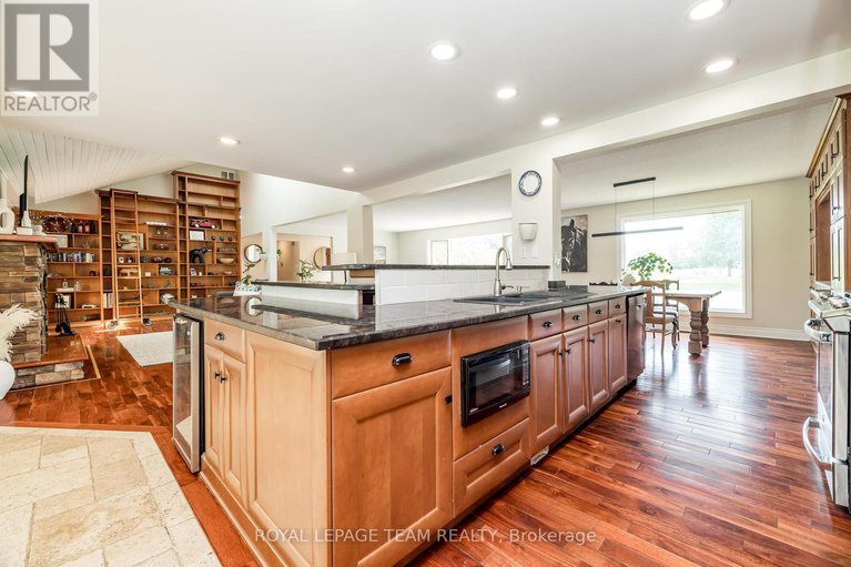 28666858/1216a-river-road/manotick-east-to-manotick-station/ottawa/ontario/K4M1B4_16