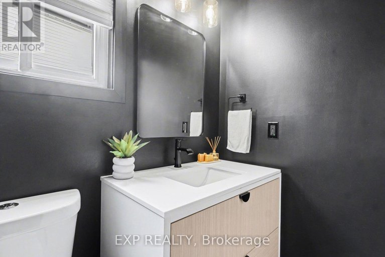 29399476/710-princess-louise-drive/fallingbrookridgemount/ottawa/ontario/K4A3G9_19