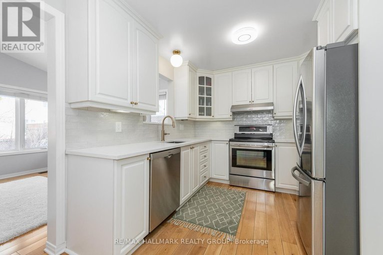 29349068/70-melanie-crescent/glencairnhazeldean/ottawa/ontario/K2L2J8_12