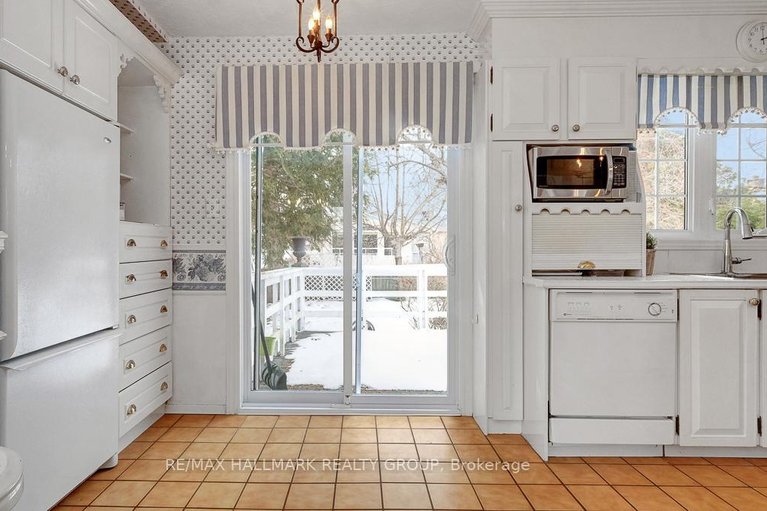 29514982/2185-bickerton-avenue/beacon-hill-north/ottawa/ontario/K1J6Y2_15