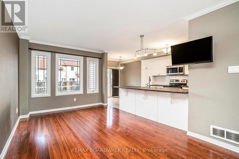 28803374/714-regiment-avenue/emerald-meadowstrailwest/ottawa/ontario/K2M0E3_6