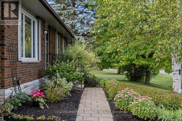 28843846/2303-edward-kidd-crescent/north-gower/ottawa/ontario/K0A2T0_4