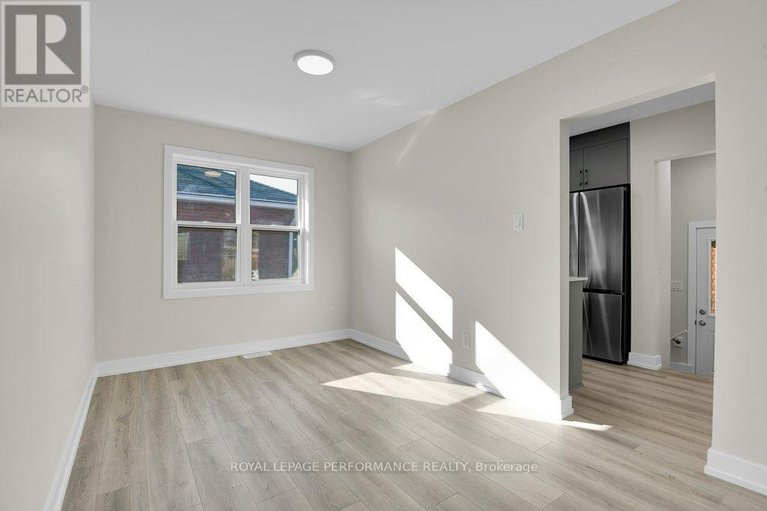 29470897/624-clarke-avenue/castle-heightsrideau-high/ottawa/ontario/K1K0Y7_11