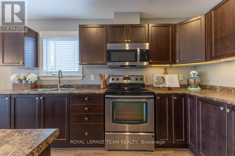 28792968/29-carter-crescent/arnprior/arnprior/ontario/K7S0C4_6