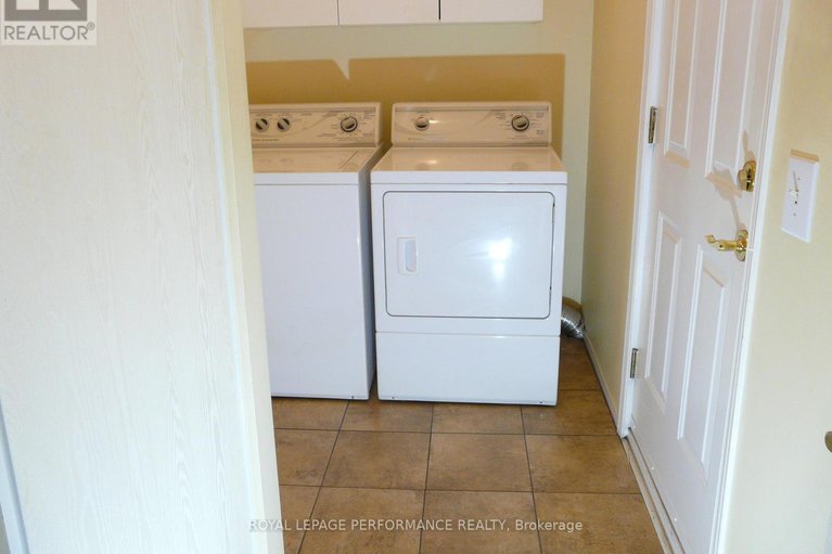 29224356/1172-foxborough-private/beaconwood/ottawa/ontario/K1J1E2_19