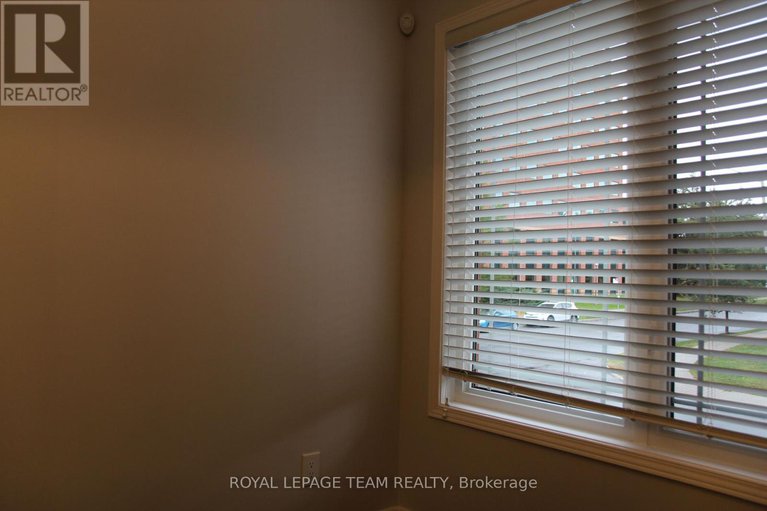 28509470/322-des-epinettes-avenue/queenswood-heights-south/ottawa/ontario/K1E2L6_19
