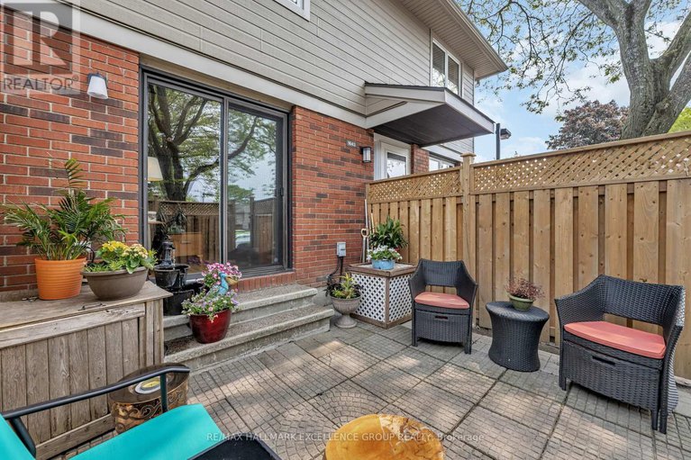 28418354/92-1643-du-sommet-place/chateauneuf/ottawa/ontario/K1C4Z9_8