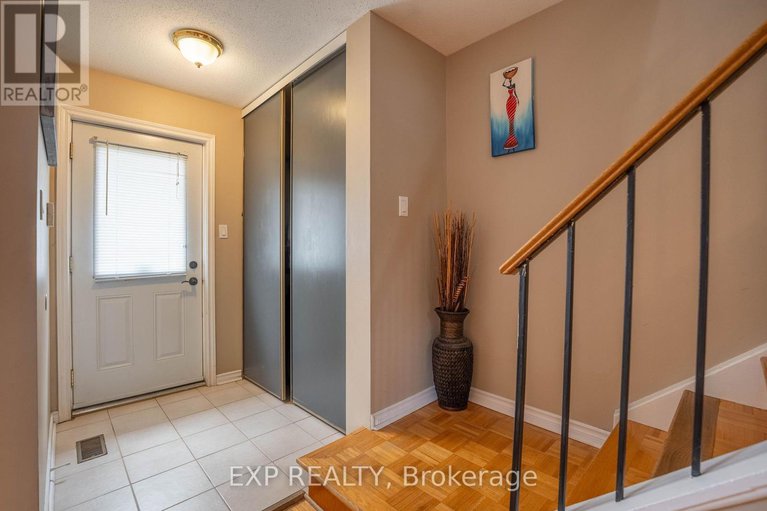 28250055/15-1979-greenvale-lane/chateauneuf/ottawa/ontario/K1C6E4_3