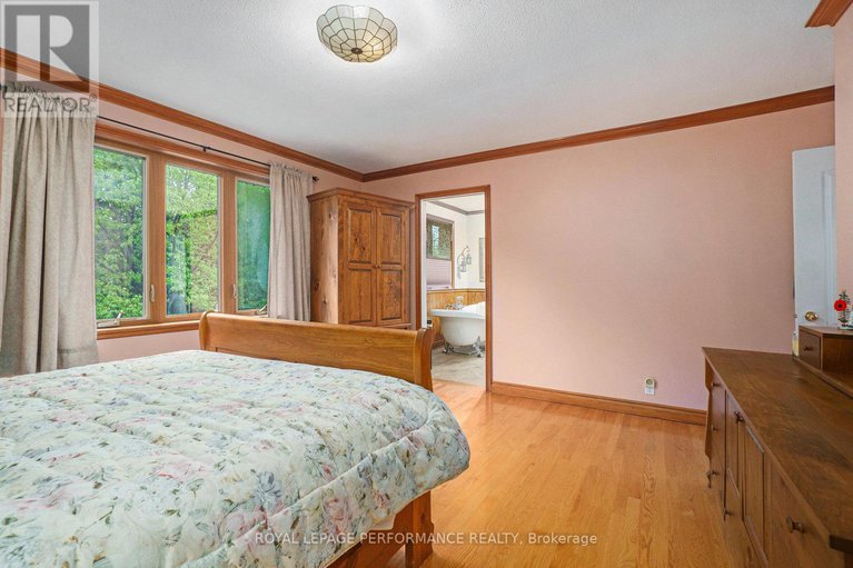 28361032/2411-overdale-drive/cumberland-ridge/ottawa/ontario/K4C1B8_14