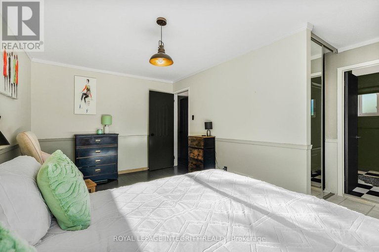 28956681/1454-deavy-way/bilberry-creekqueenswood-heights/ottawa/ontario/K1E2W8_21