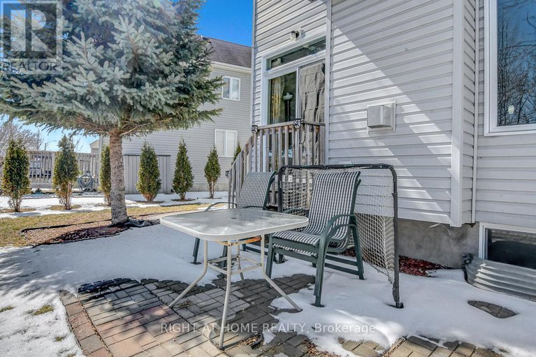 28116304/554-barrick-hill-road/emerald-meadowstrailwest/ottawa/ontario/K2M0B4_30