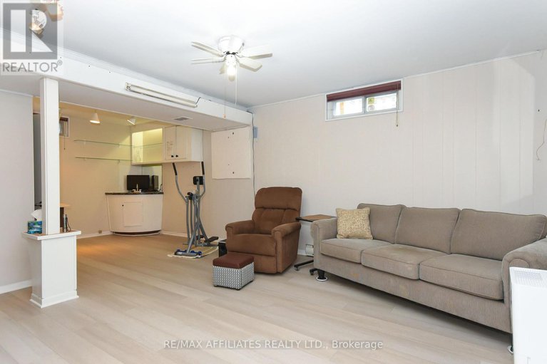 29123494/323-fullerton-avenue/overbrookcastle-heights/ottawa/ontario/K1K1K2_44