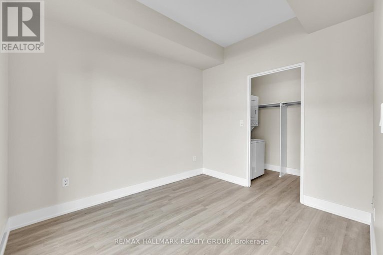 28955597/210-180-york-street/lower-townbyward-market/ottawa/ontario/K1N1J6_12