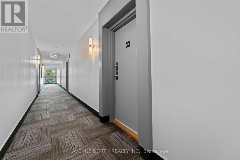 29011609/200-214-viewmount-drive/borden-farmstewart-farmcarleton-heightsparkwood-hills/ottawa/ontario/K2E7X3_7