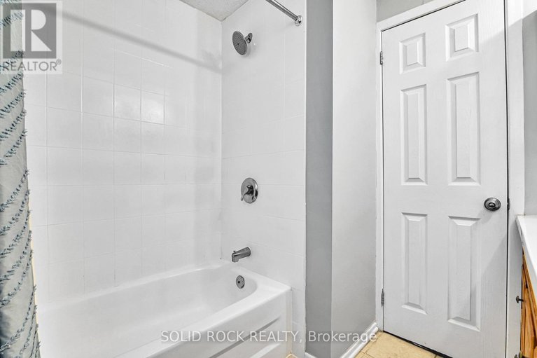 29674450/137-3915b-old-richmond-road/arbeatha-park/ottawa/ontario/K2H8T9_24