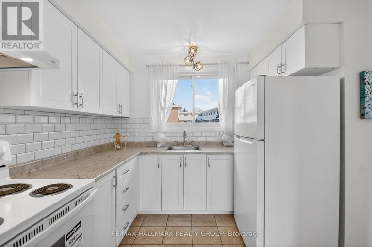 29464563/427-moodie-drive/bells-corners/ottawa/ontario/K2H8A5_4