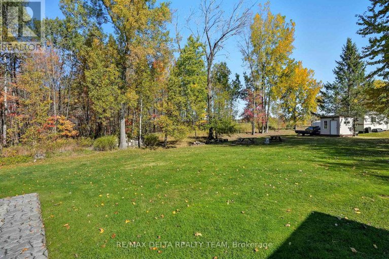 29027836/1099-des-erables-court/clarencerockland-twp/clarence-rockland/ontario/K4K1K9_37