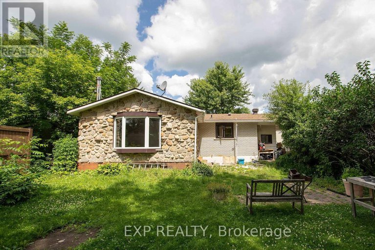 28606247/84-kenyon-street-e/alexandria/north-glengarry/ontario/K0C1A0_3