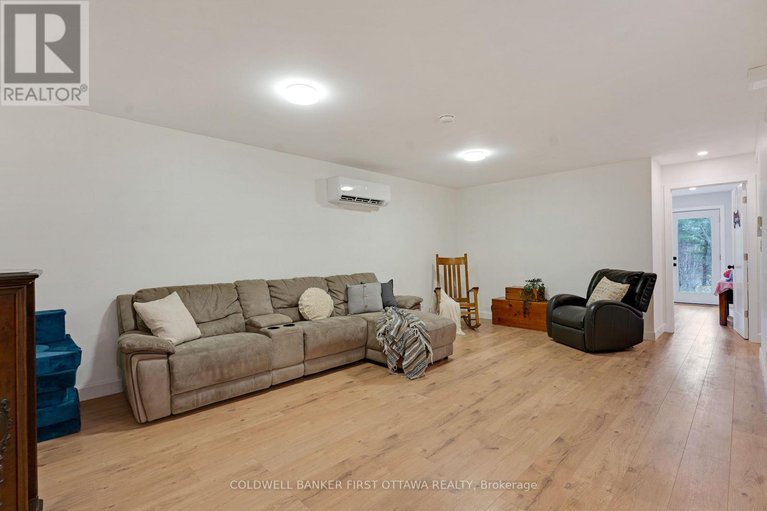 29065809/946-french-line-road/lanark-highlands-darling-twp/lanark-highlands/ontario/K0G1K0_23