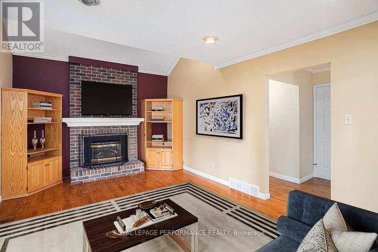 28989663/6232-fortune-drive/convent-glen-north/ottawa/ontario/K1C2B6_11