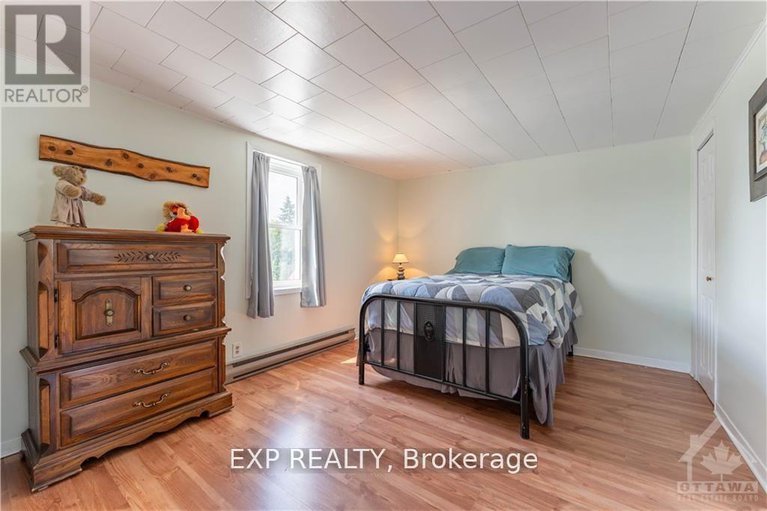 28509476/50-victoria-street-e/alexandria/north-glengarry/ontario/K0C1A0_14