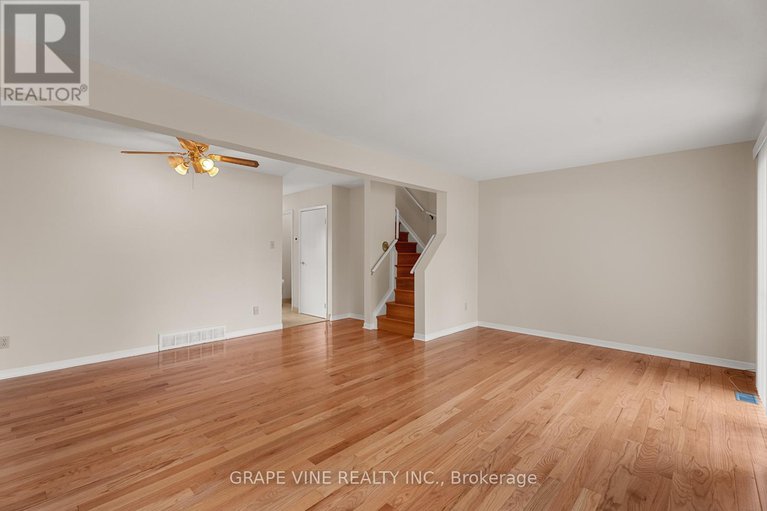28628810/31-2671-pimlico-crescent/emerald-woodssawmill-creek/ottawa/ontario/K1T2A6_16