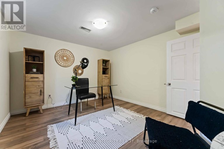 28688332/2044-wildflower-drive/queenswood-heights-south/ottawa/ontario/K1E3R5_29