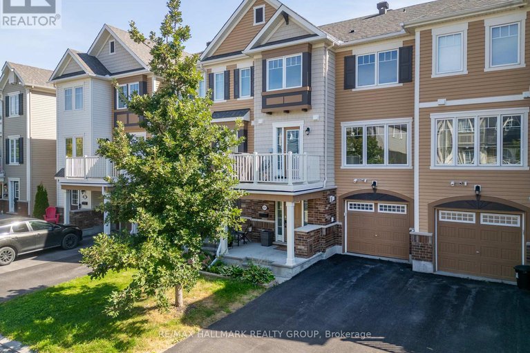28978296/601-foxlight-circle/emerald-meadowstrailwest/ottawa/ontario/K2M0L9_1